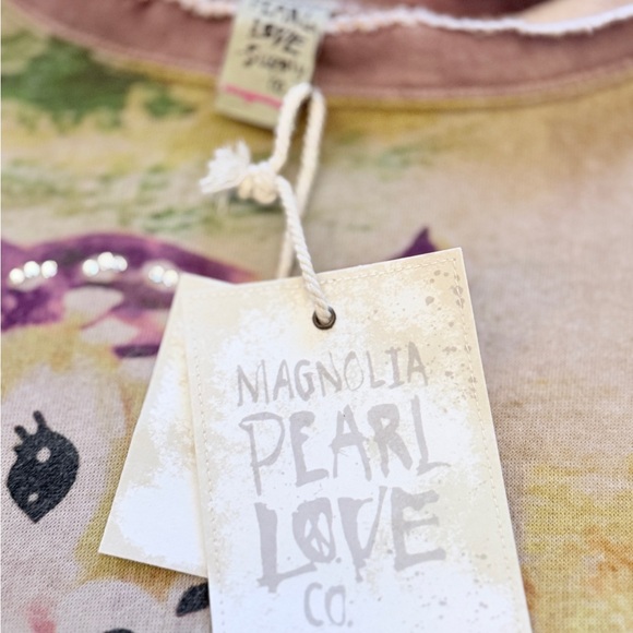 Magnolia Pearl Dama Dama Hermosa Sweatshirt - Picture 7 of 10